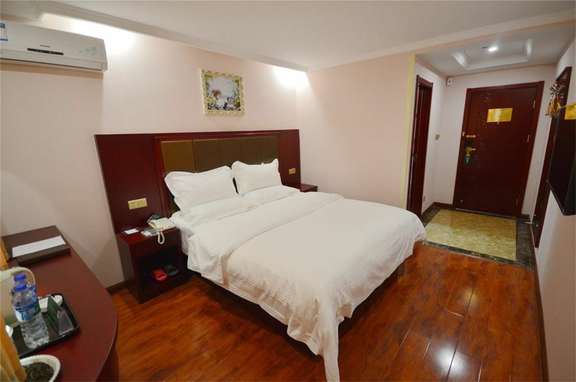 Greentree Inn Zhejiang Taizhou Tiantai Bus Station Express Hotel מראה חיצוני תמונה